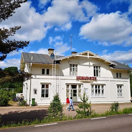 Munkfors Perrongen Guesthouse מראה חיצוני תמונה