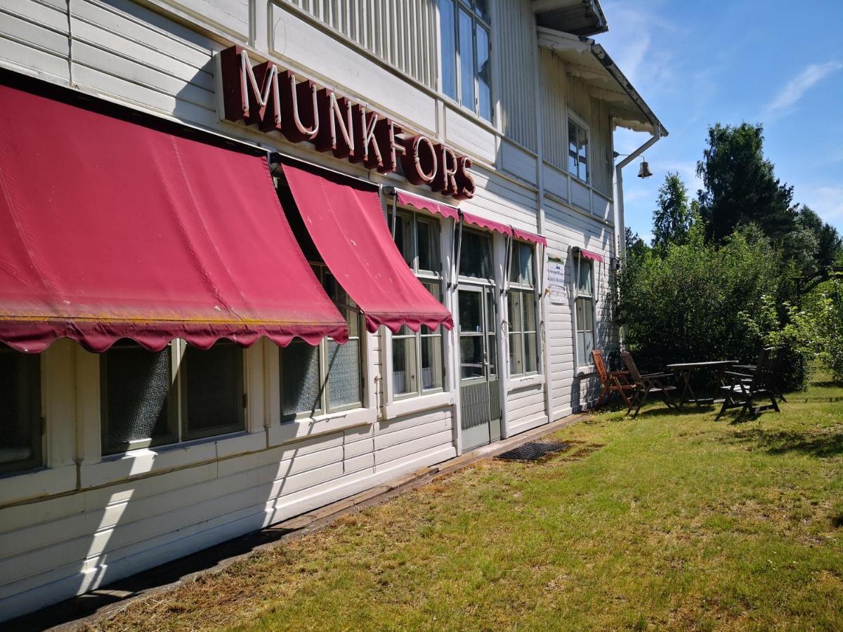 Munkfors Perrongen Guesthouse מראה חיצוני תמונה