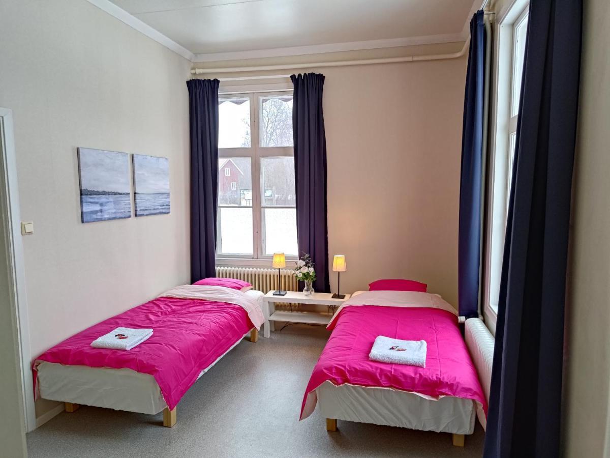 Munkfors Perrongen Guesthouse מראה חיצוני תמונה