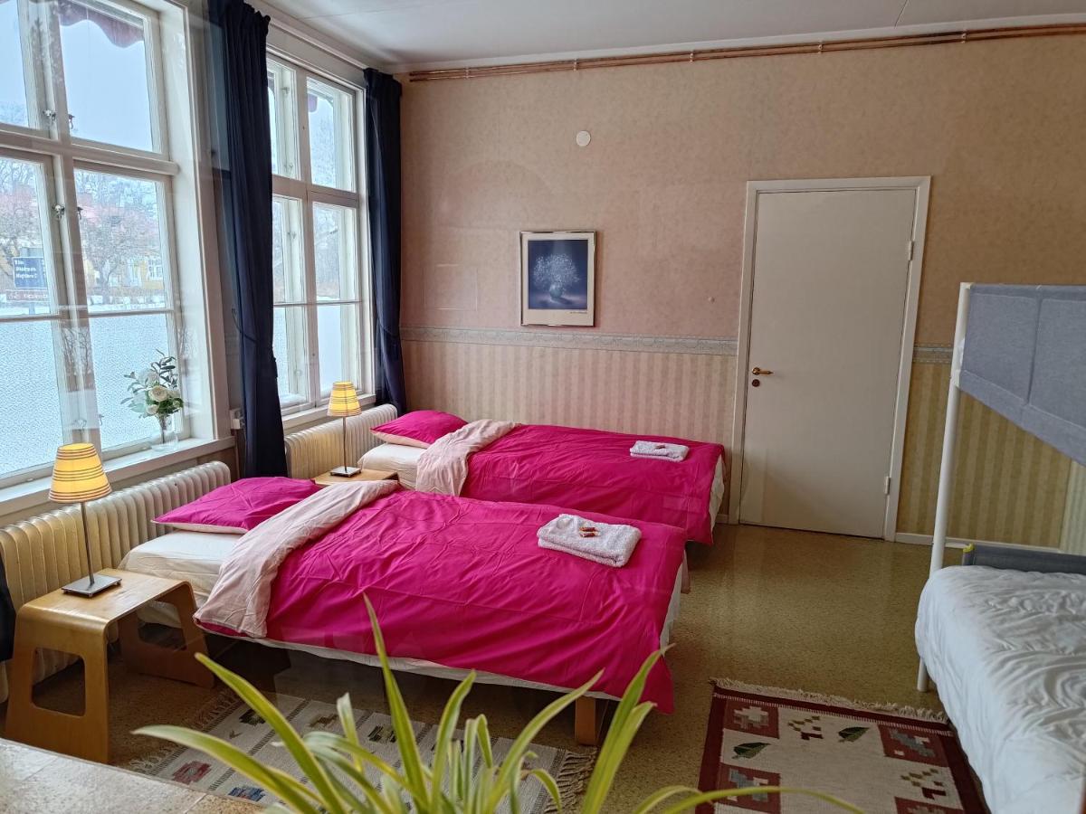 Munkfors Perrongen Guesthouse מראה חיצוני תמונה