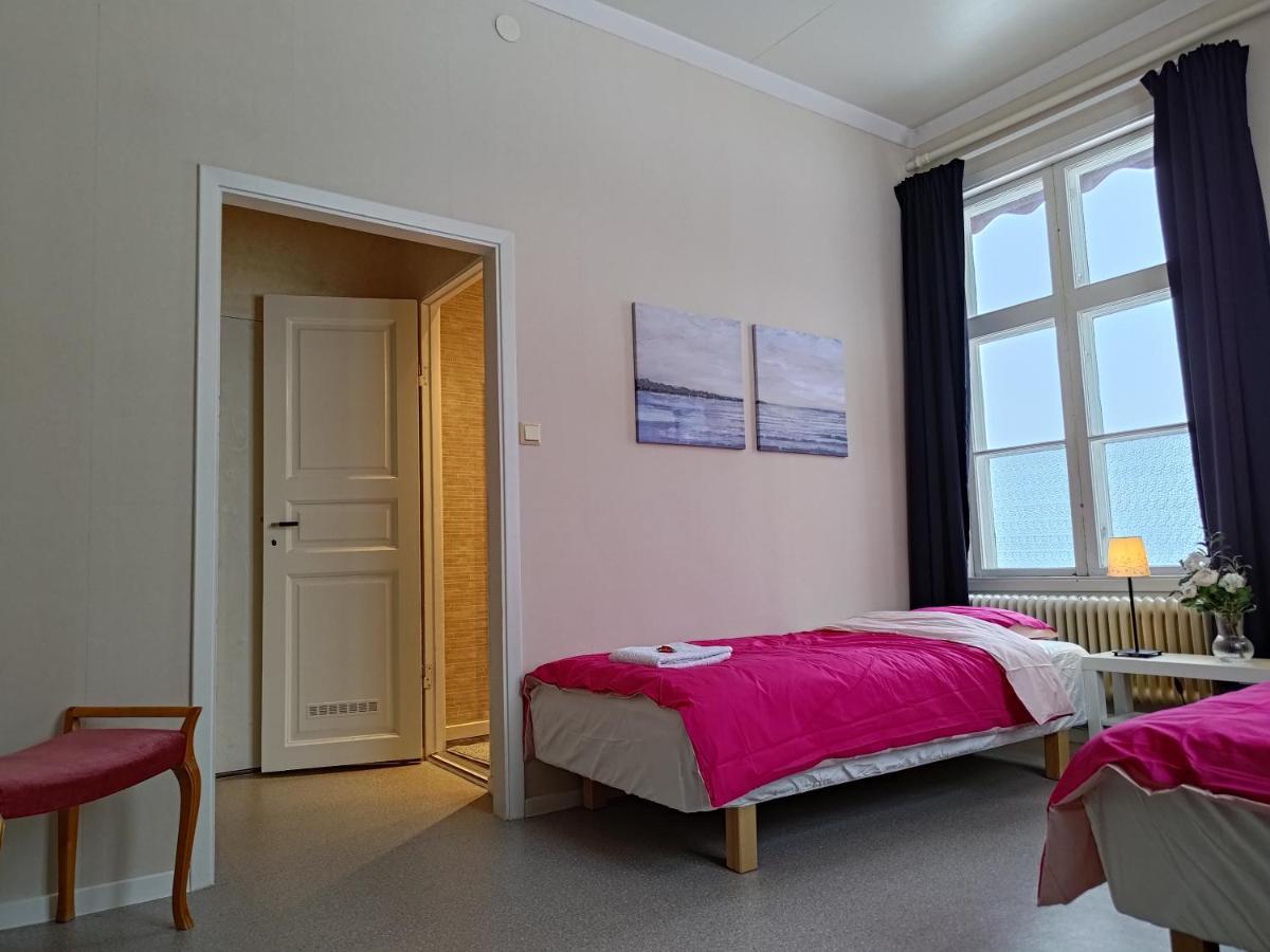 Munkfors Perrongen Guesthouse מראה חיצוני תמונה